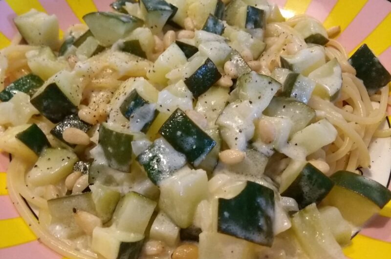 Spaghetti met courgette en kaassaus